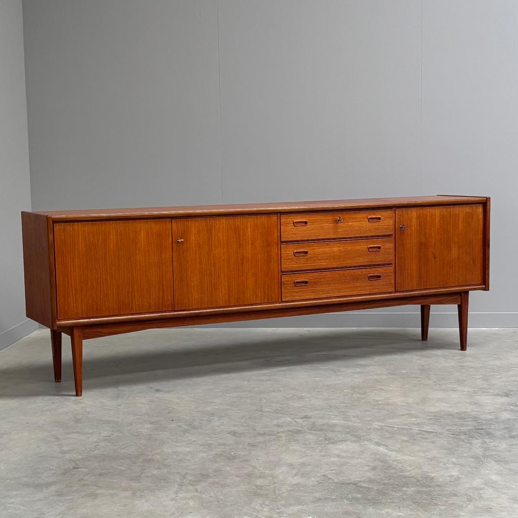 Vintage teak sideboard dressoir Deens design jaren 50 60 70, Huis en Inrichting, Kasten | Dressoirs, Ophalen, Teakhout, 200 cm of meer