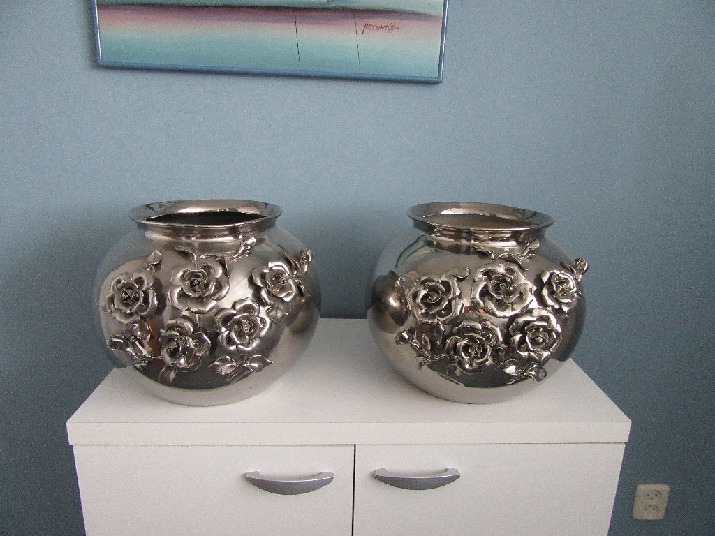 2 grote zilverkleurige bloempotten, Ophalen, Overige materialen, Overige kleuren, Zo goed als nieuw
