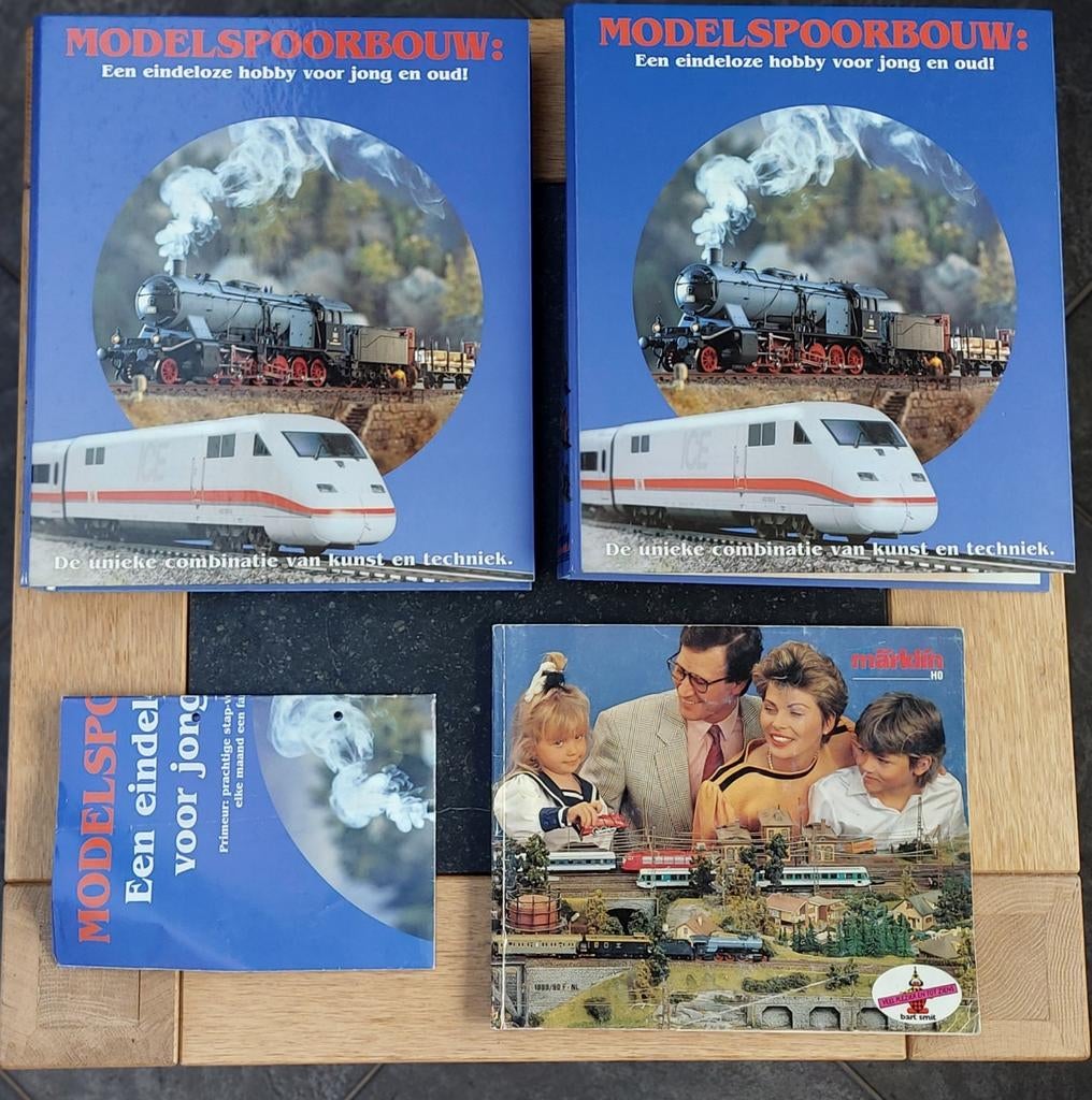 Modelspoorbouw ringmappen + Märklin catalogus, Ophalen, Gebruikt, Boek, Tijdschrift of Catalogus