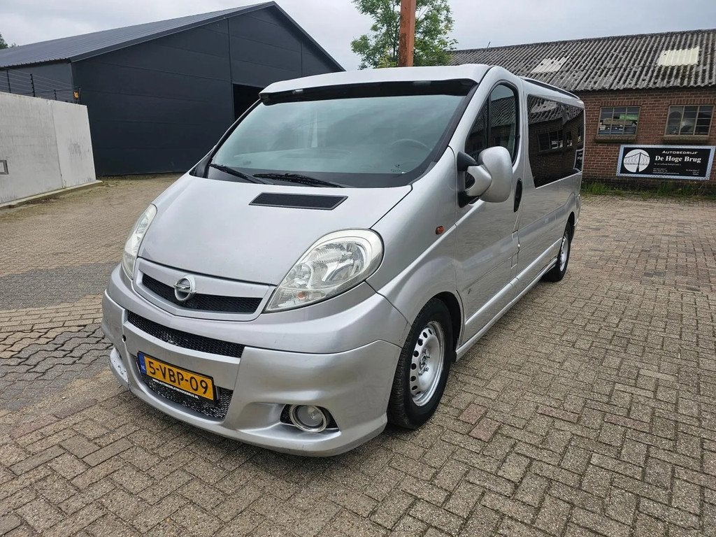Opel Vivaro 2.5 CDTI L2H1 DC VPC, Apk,Nap,Airco,Trekaak, Auto's, Voorwielaandrijving, 145 pk, Gebruikt, Zwart