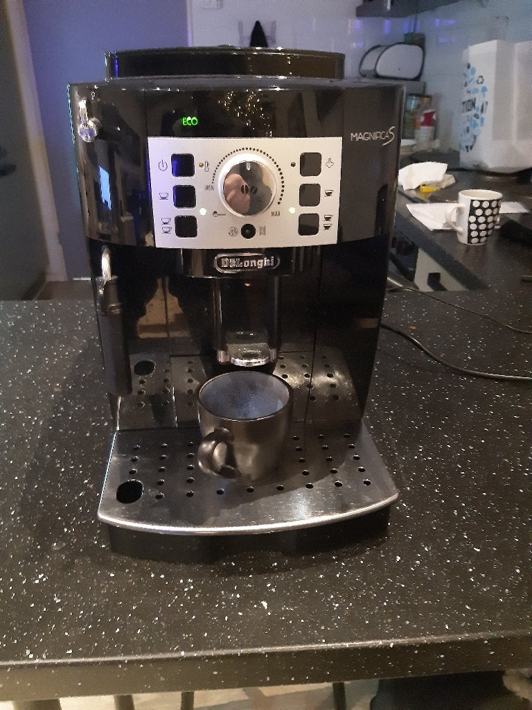 koffie machine delonghi magnifica s, Ophalen, Koffiemachine, Zo goed als nieuw, Afneembaar waterreservoir