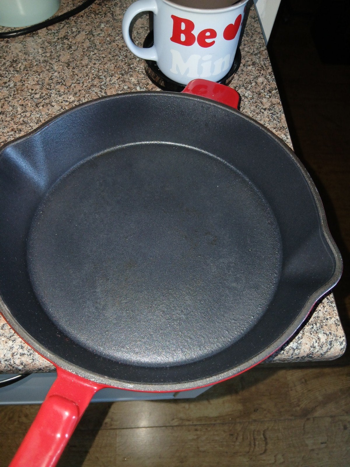 Zo goed als nieuwe 26 cm gietijzeren koekenpan, Huis en Inrichting, Keuken | Potten en Pannen, Ophalen, Gietijzer, Zo goed als nieuw