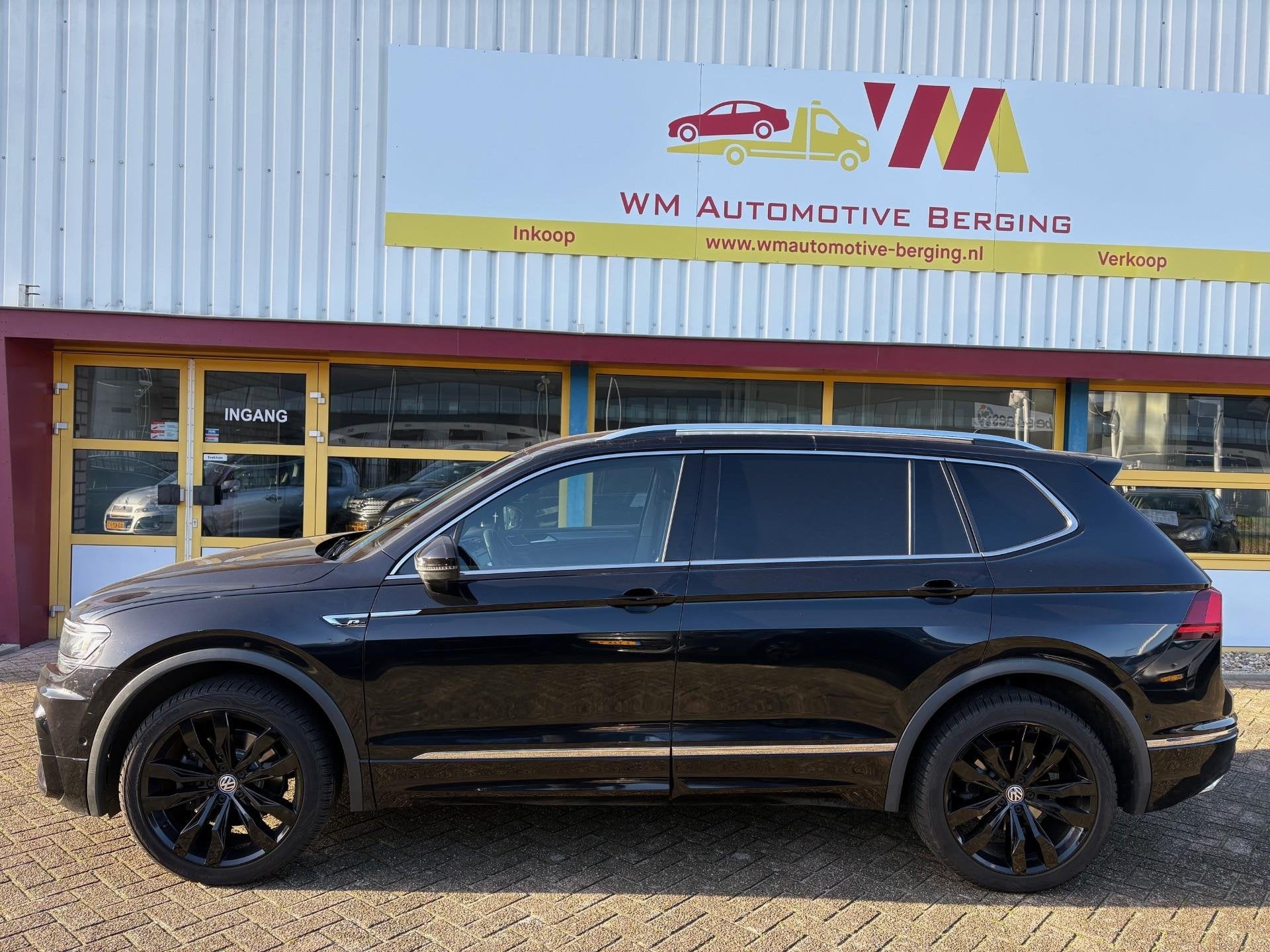 Volkswagen TIGUAN 2.0 TDI R-LINE DSG 240 PK LEDER CAMERA, Auto's, Automaat, Gebruikt, 4 cilinders, Zwart