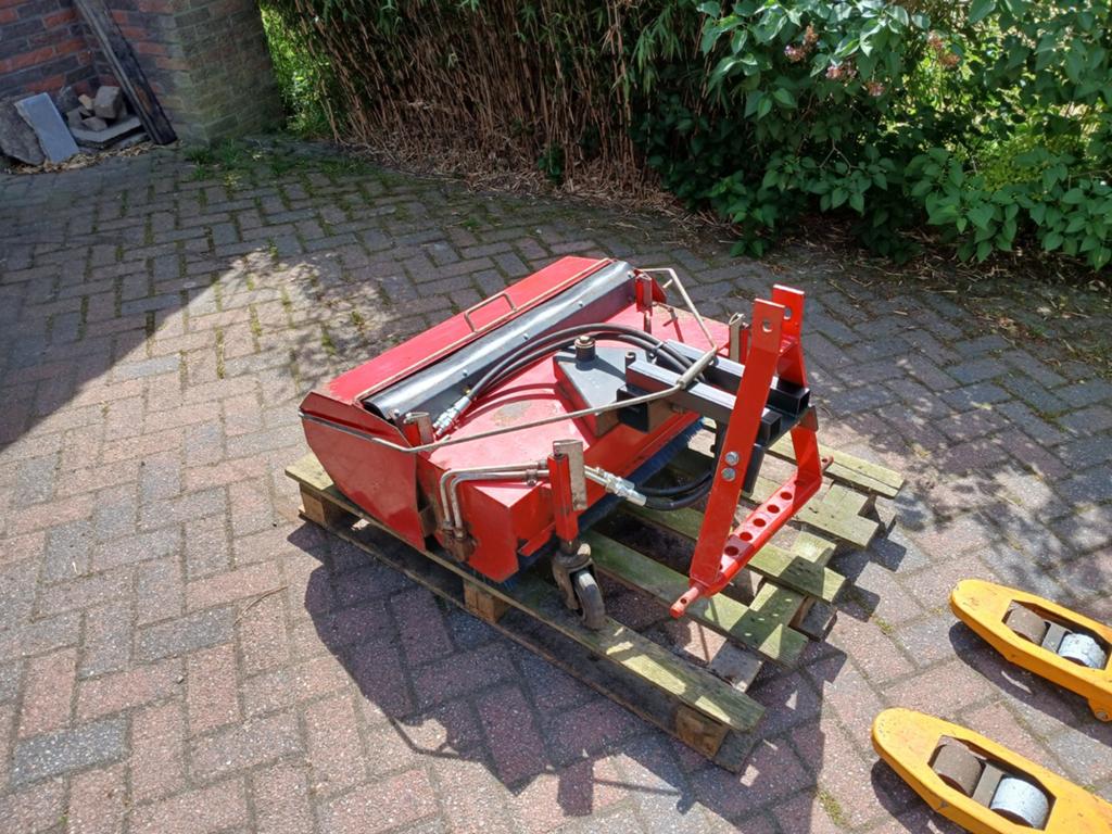 Veegmachine rolbezem voor minitrekker, Ophalen, Gebruikt