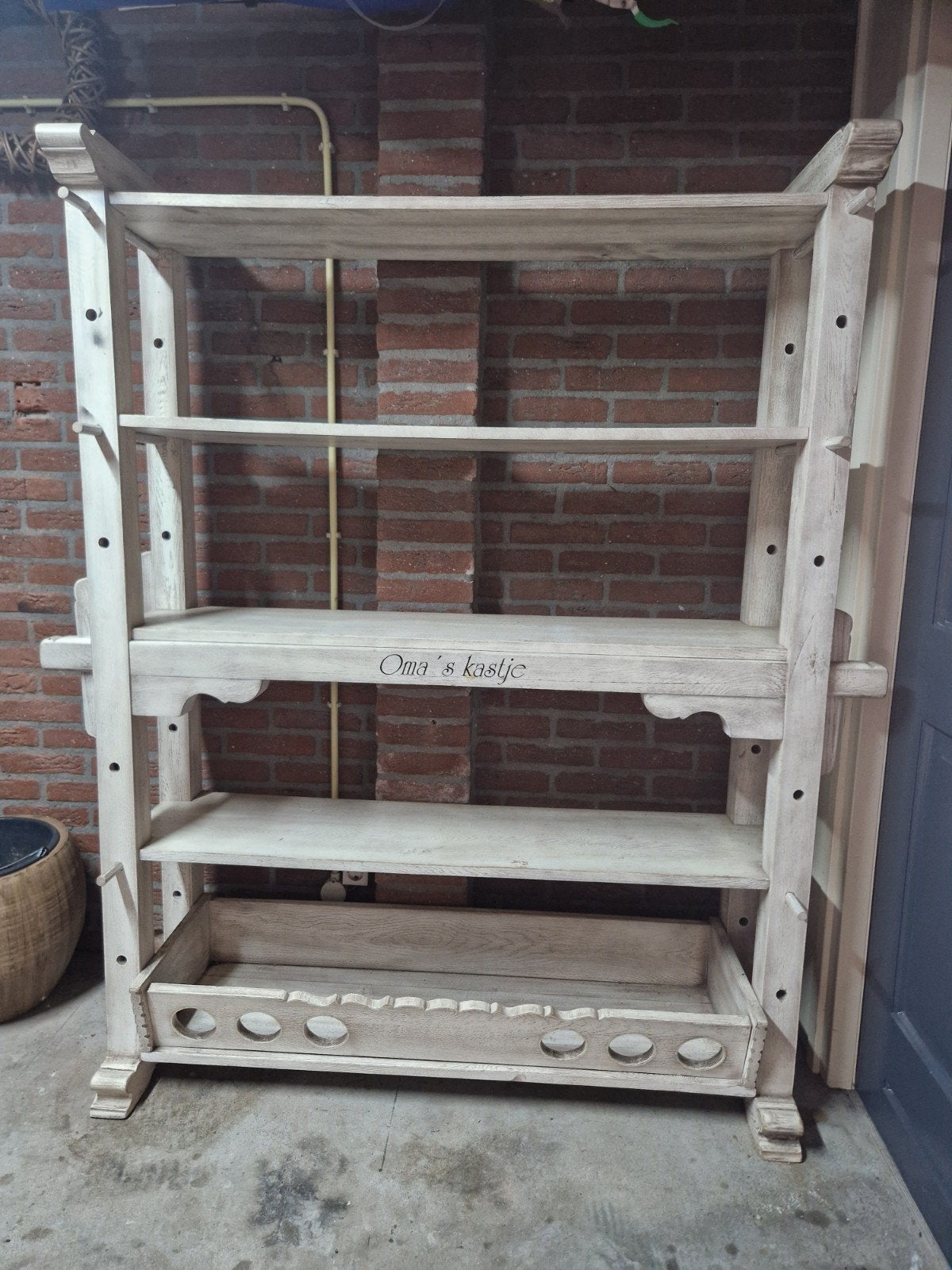 Zware white wash kaaskast, Ophalen
