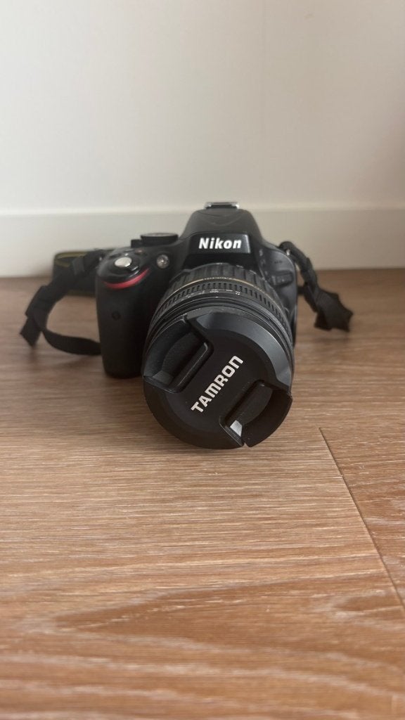 Nikon D5100 with Tamron lens, Ophalen, 16 megapixels, Zo goed als nieuw, Accu