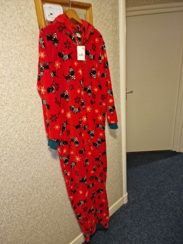 Heerlijk warme onesie, perfect voor de koude dagen Maat M, Kleding | Dames, Huispakken, Maat 38/40 (M), Nieuw, Ophalen of Verzenden