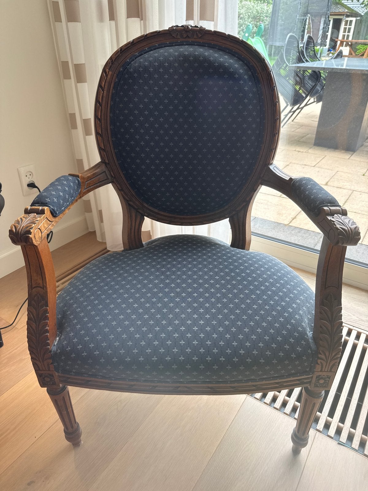 Brocante stoel met blauwe bekleding, Antiek en Kunst, Ophalen of Verzenden