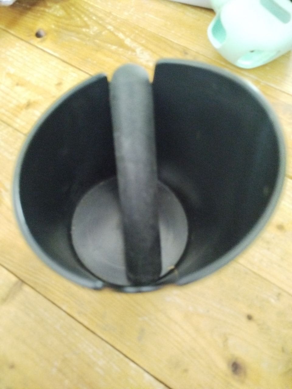 Uitklopbak voor koffiedrab, Ophalen