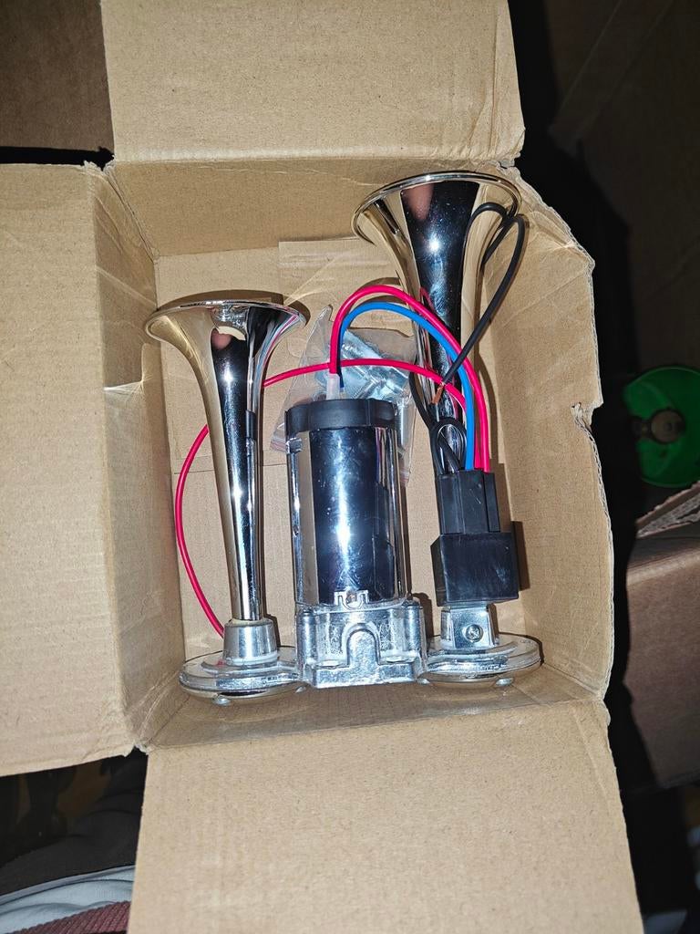 Luchthoorns set voor auto, Ophalen