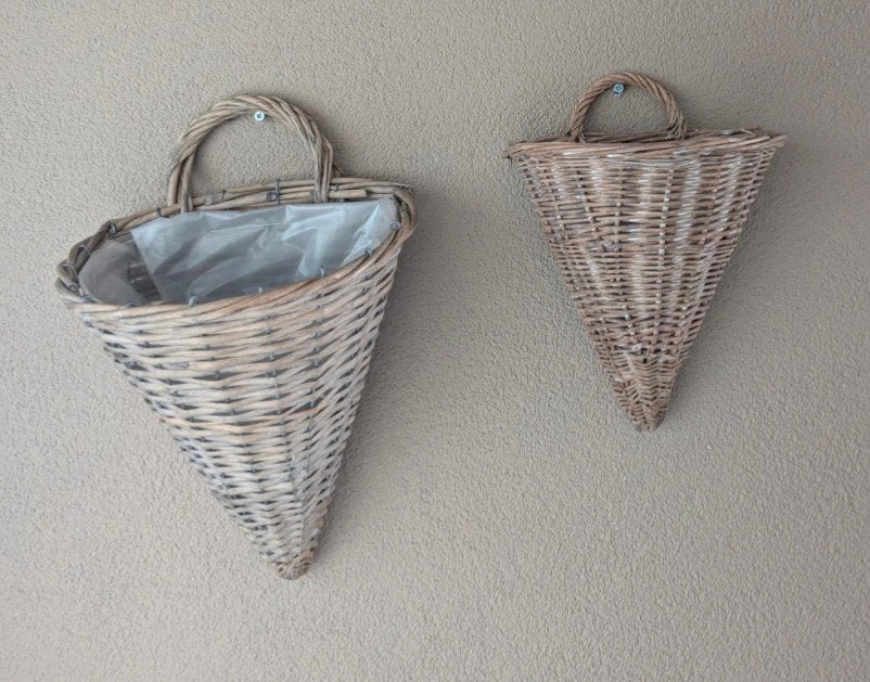 Set van 2 rieten wandbloempotten - puntzakvorm, Tuin en Terras, Overige materialen, Minder dan 60 cm, Ophalen of Verzenden, Zo goed als nieuw