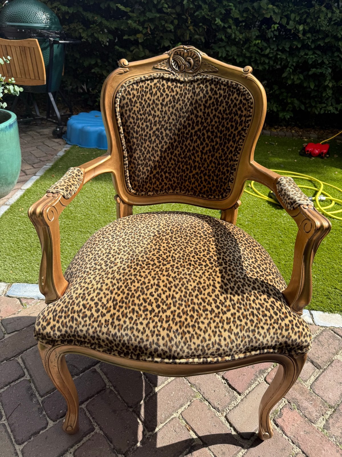 Unieke stoel met panterprint, Ophalen