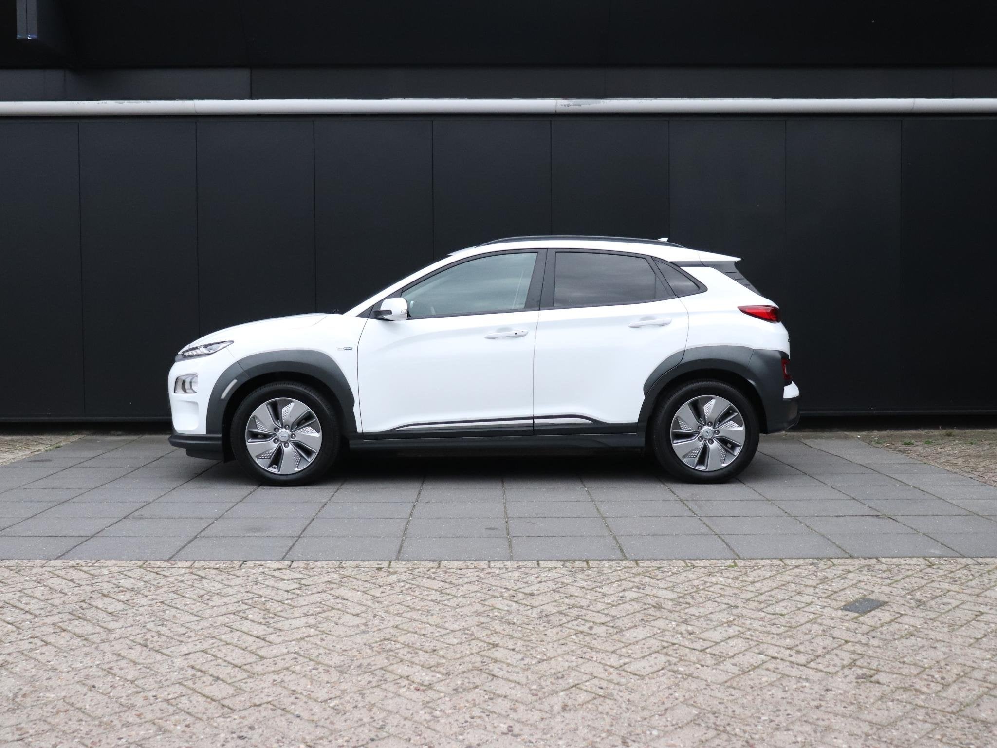 Hyundai Kona EV Fashion 64 kWh | SOH 93,4% | 3 FASE | FACE-L, Stof, Gebruikt, Wit, Origineel Nederlands