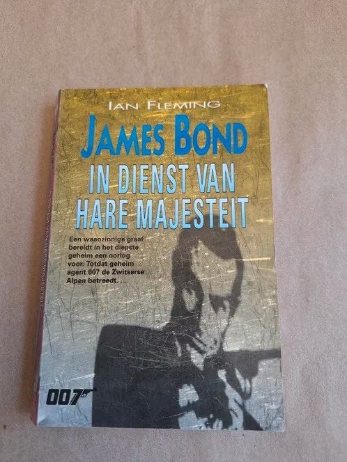 James Bond in dienst van hare majesteit hh, Boeken, Gelezen, Tv-bewerking, Ophalen of Verzenden, Ian Fleming
