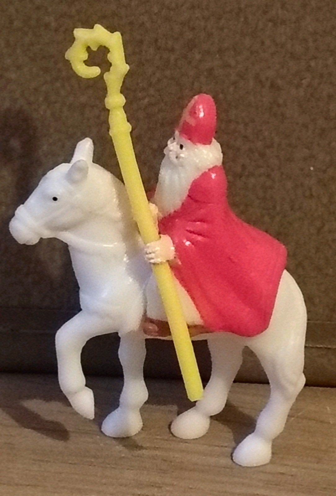 Sinterklaas op schimmel met staf - Kinder en Surprise, Verzenden, Nieuw