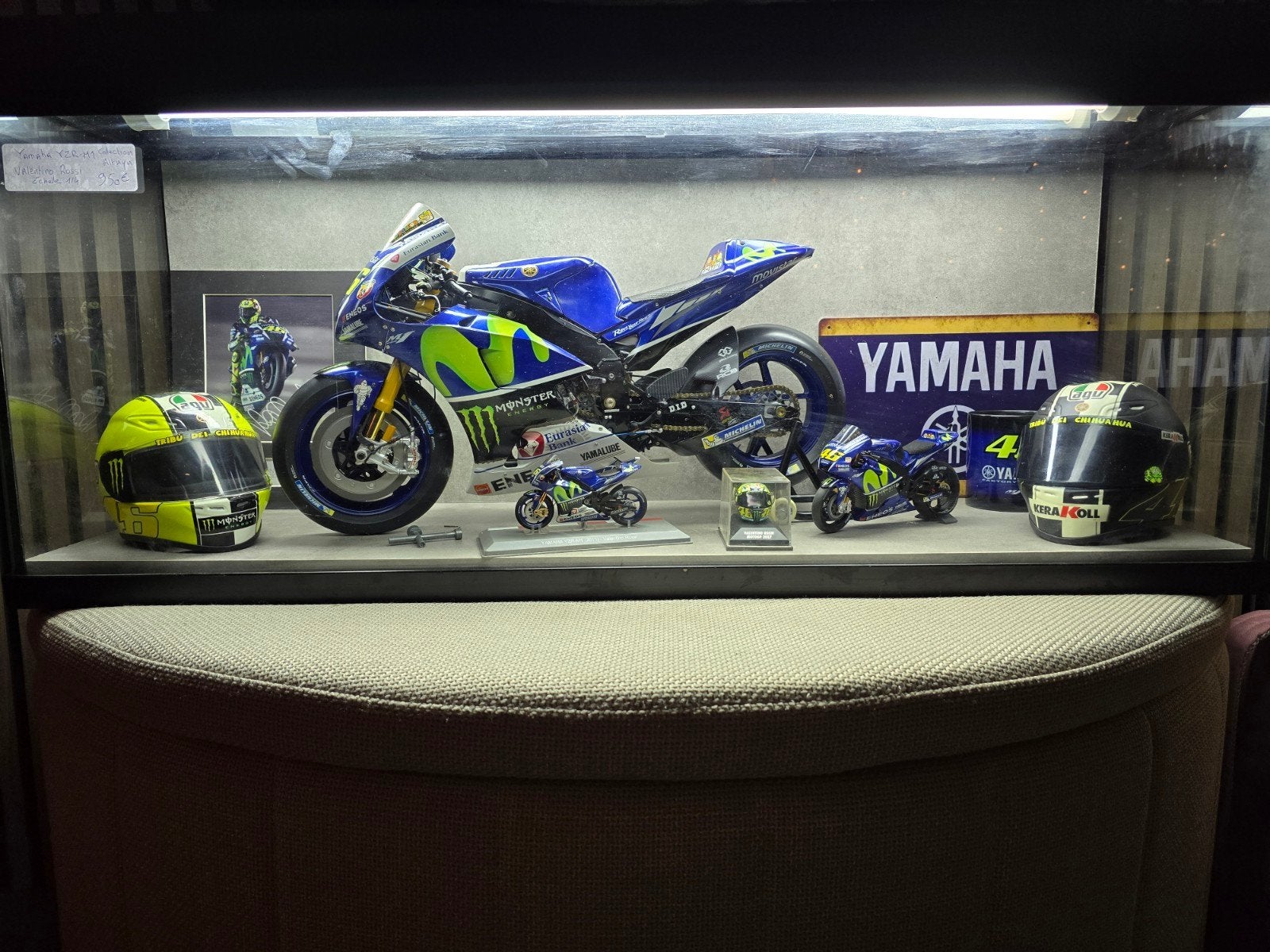 Rossi Yamaha YZR-M1 1:4  model met vitrine collectie complee, Ophalen of Verzenden, Zo goed als nieuw, Motor