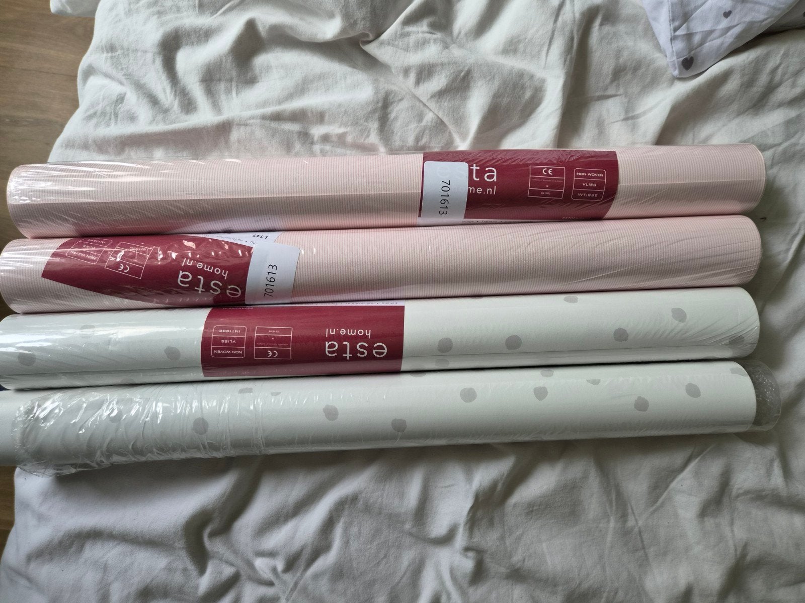 Nieuwe behangrollen merk Esta: wit met stippen en roze gestr, Ophalen of Verzenden, Roze