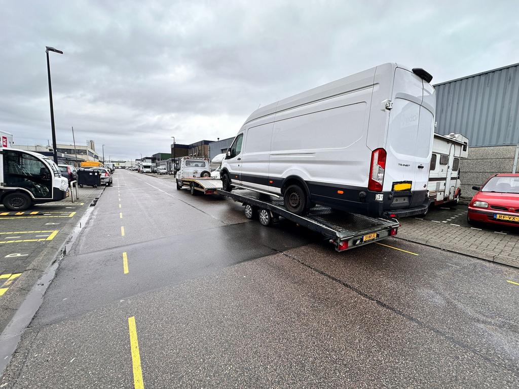 Te huur: Grote autoambulance / autotransporter – 3500 kg, Aanhangwagen