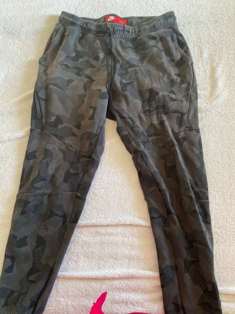 Nike Camo Joggingbroek Maat M, Ophalen of Verzenden, Gedragen, Maat 48/50 (M), Grijs