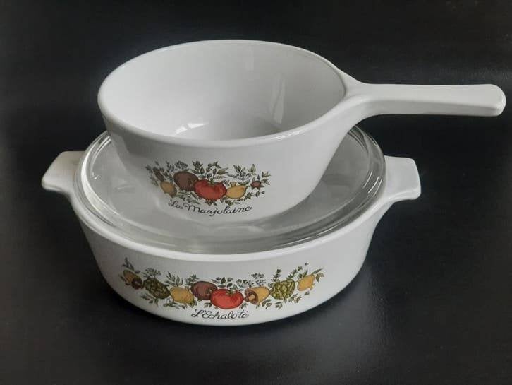 Corning Ware 'La Marjolaine' dekschaal ,sauspan 'L'Echalote', Huis en Inrichting, Keuken | Servies, Ophalen of Verzenden, Overige stijlen