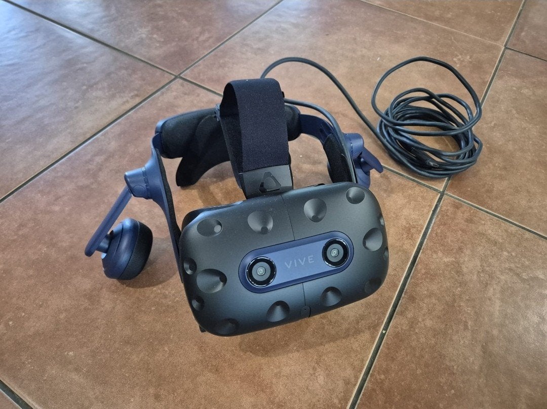 HTC Vive VR-headset met koptelefoon en kabel, Ophalen of Verzenden, Gebruikt, VR-bril, Pc