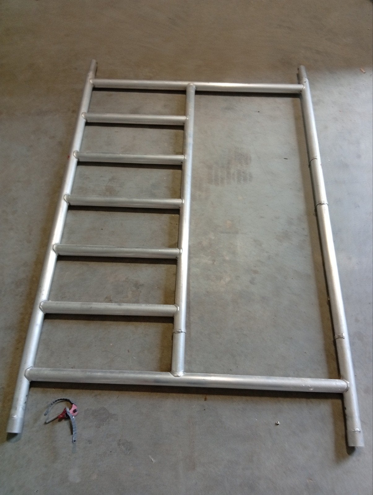 Altrex Doorloopframe met Altrex Staanders, Ophalen, Gebruikt