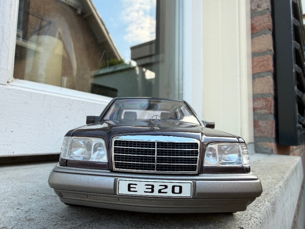 1:18 Mercedes W124 E-Klasse E320 Bornit 1995 Autoart 76272, Auto, Autoart, Ophalen of Verzenden, Zo goed als nieuw
