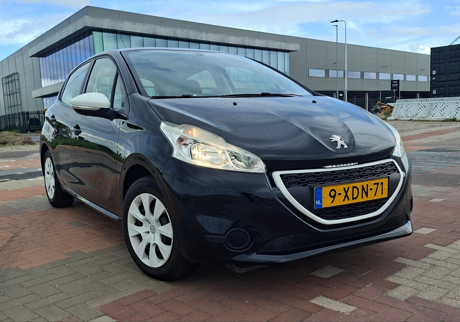 Peugeot 208 1.0 VTI 50KW/68PK 5-D 2014 Zwart, Auto's, Peugeot, Voorwielaandrijving, 450 kg, 31 €/maand, Origineel Nederlands