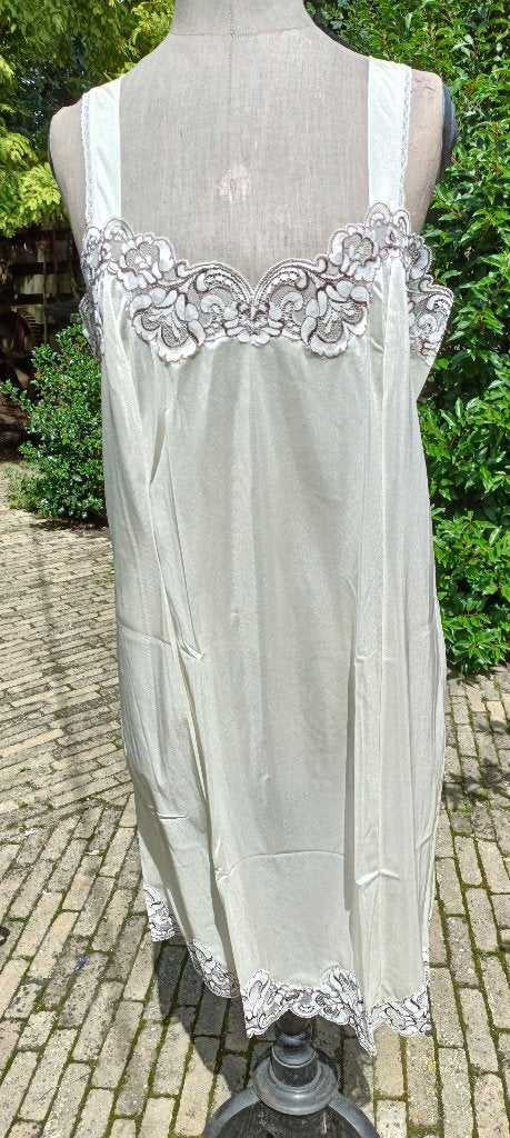 *Nieuwe* kanten negligé onderjurk NYLSTAR (AL120), Ophalen of Verzenden, Overige kleuren, Nachtkleding