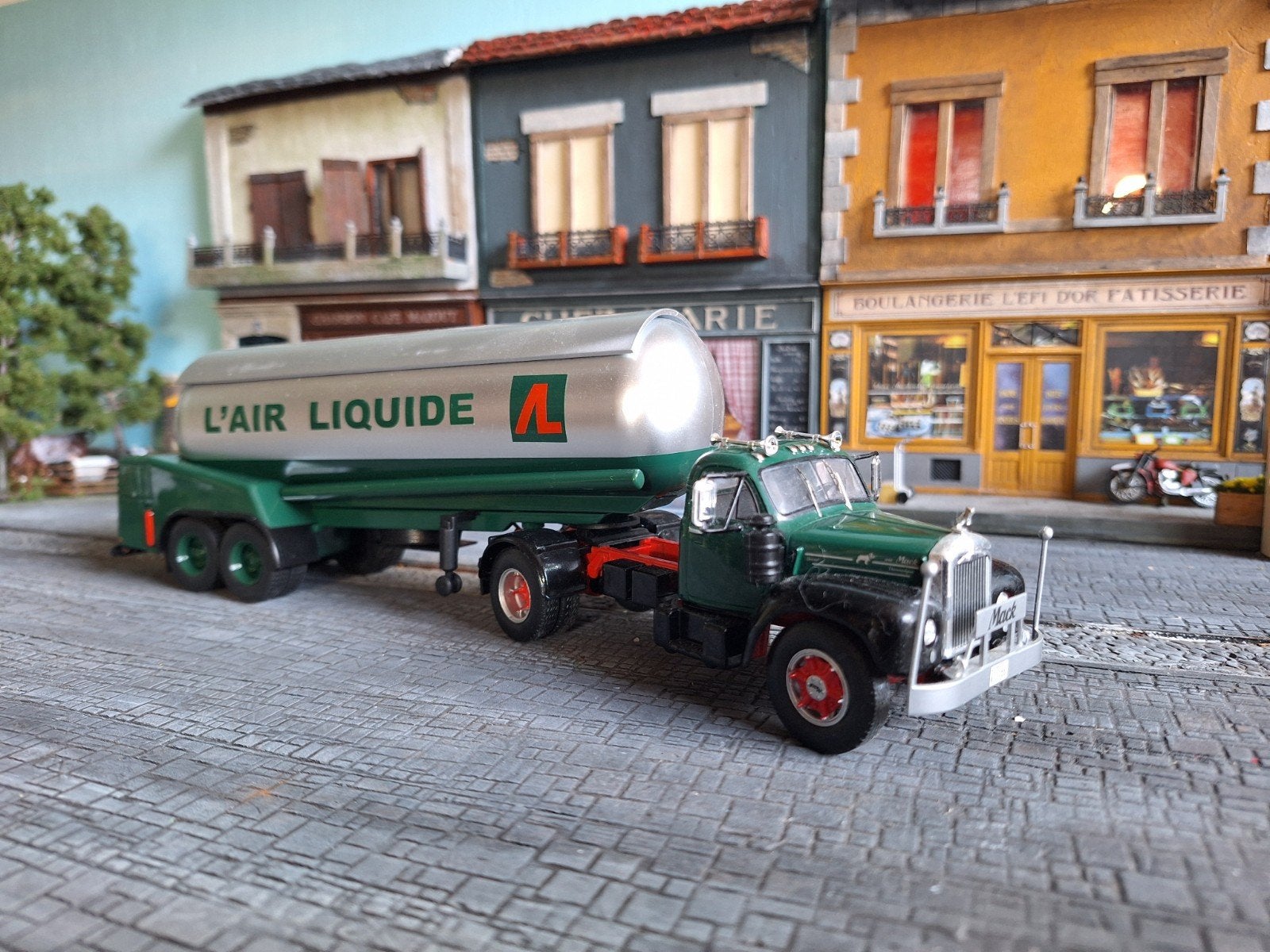 Altaya Mack air liquid tankwagen, Ophalen of Verzenden, Gebruikt, Bus of Vrachtwagen, Overige merken