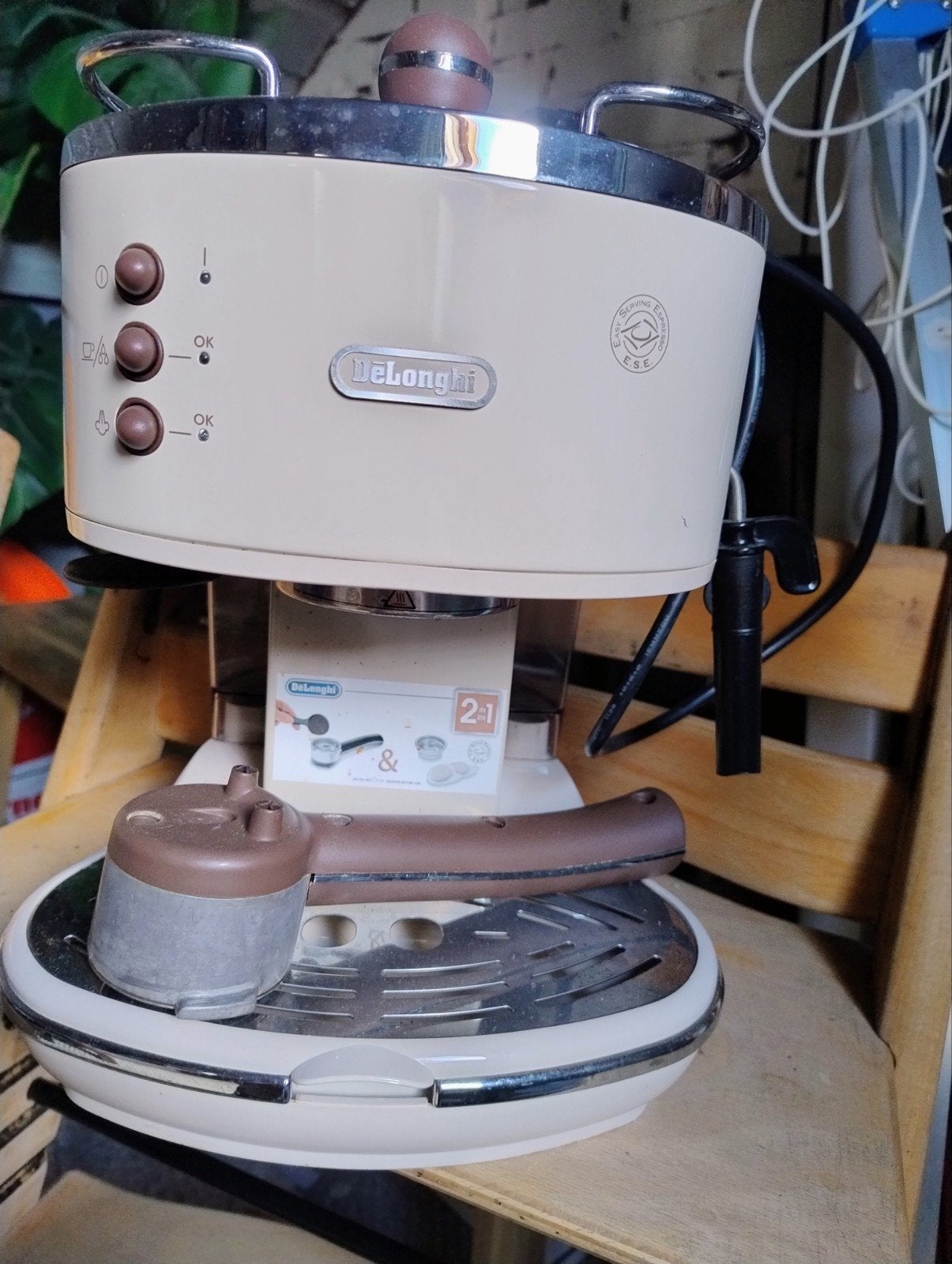 DeLonghi Espresso Apparaat - Vintage Stijl, Stoompijpje, Gebruikt, Espresso apparaat, Gemalen koffie