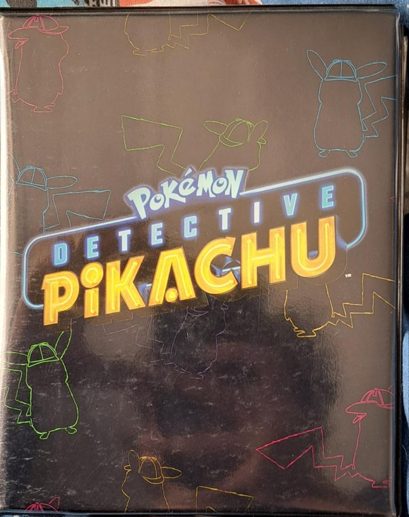 Pokémon Detective Pikachu map met diverse kaarten, Hobby en Vrije tijd, Verzamelkaartspellen | Pokémon, Ophalen, Gebruikt, Meerdere kaarten