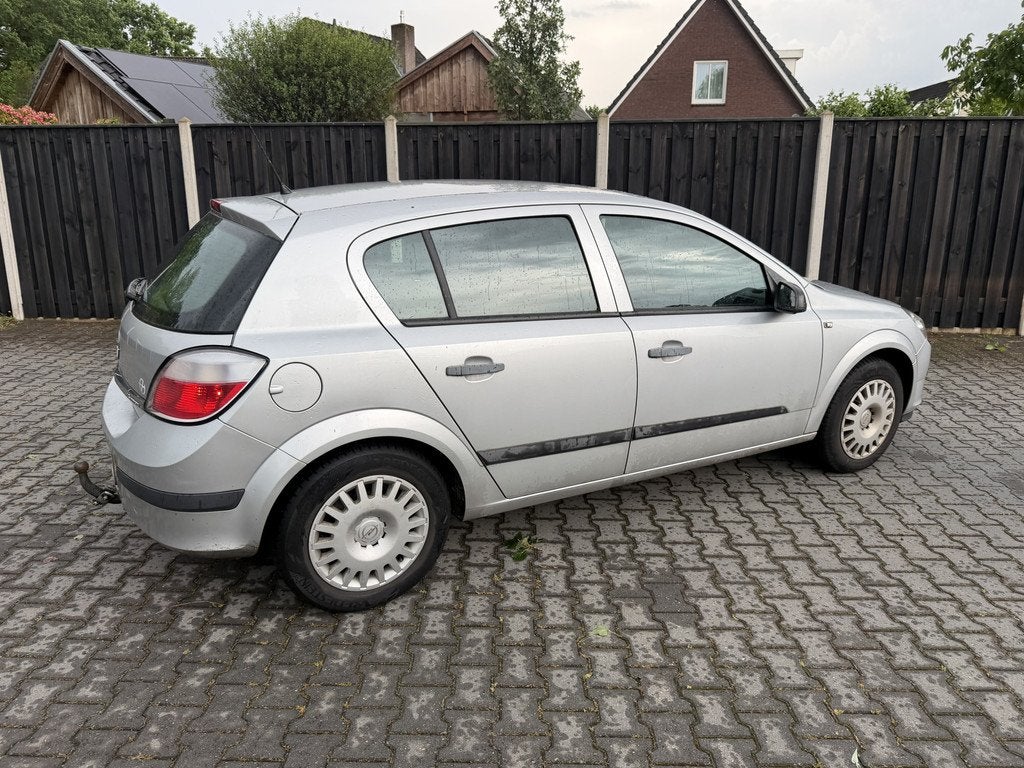 Opel Astra 1.6 Business Airco,Trekhaak,Cv,Radio/cd Bj 2006 l, Voorwielaandrijving, Gebruikt, Zwart, 4 cilinders