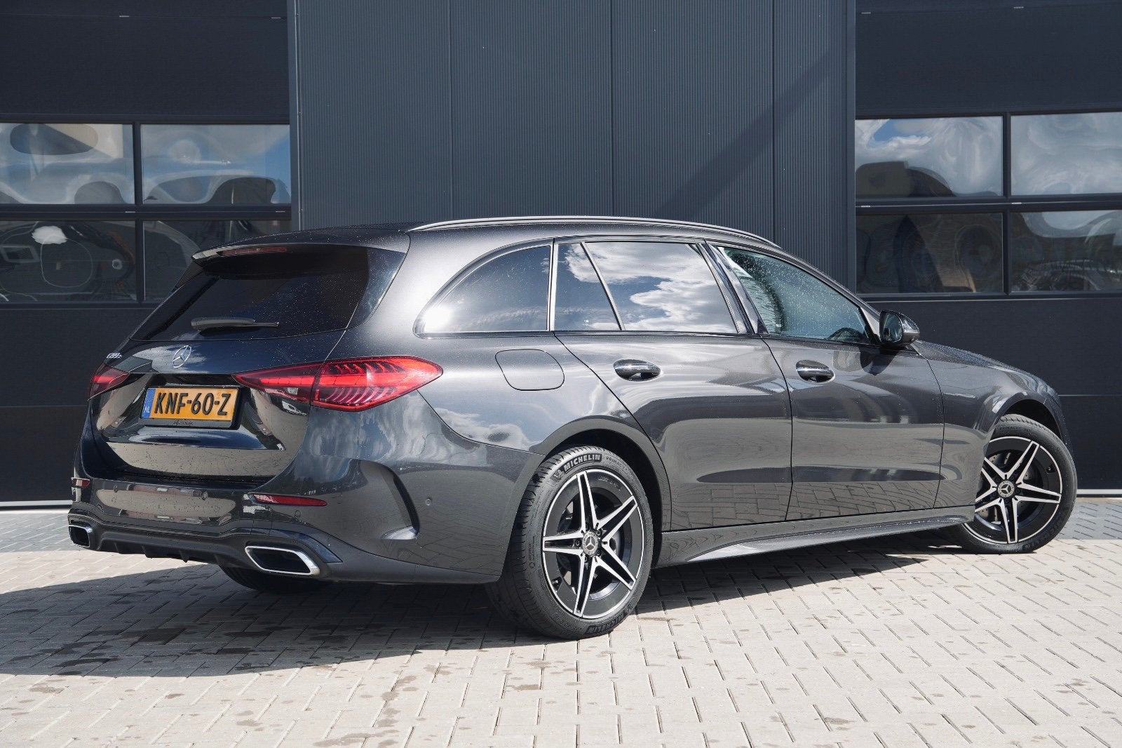 Mercedes-Benz C300e AMG Line - Pano - Trekhaak - Massage, Auto's, Automaat, Achterwielaandrijving, 1800 kg, Zwart