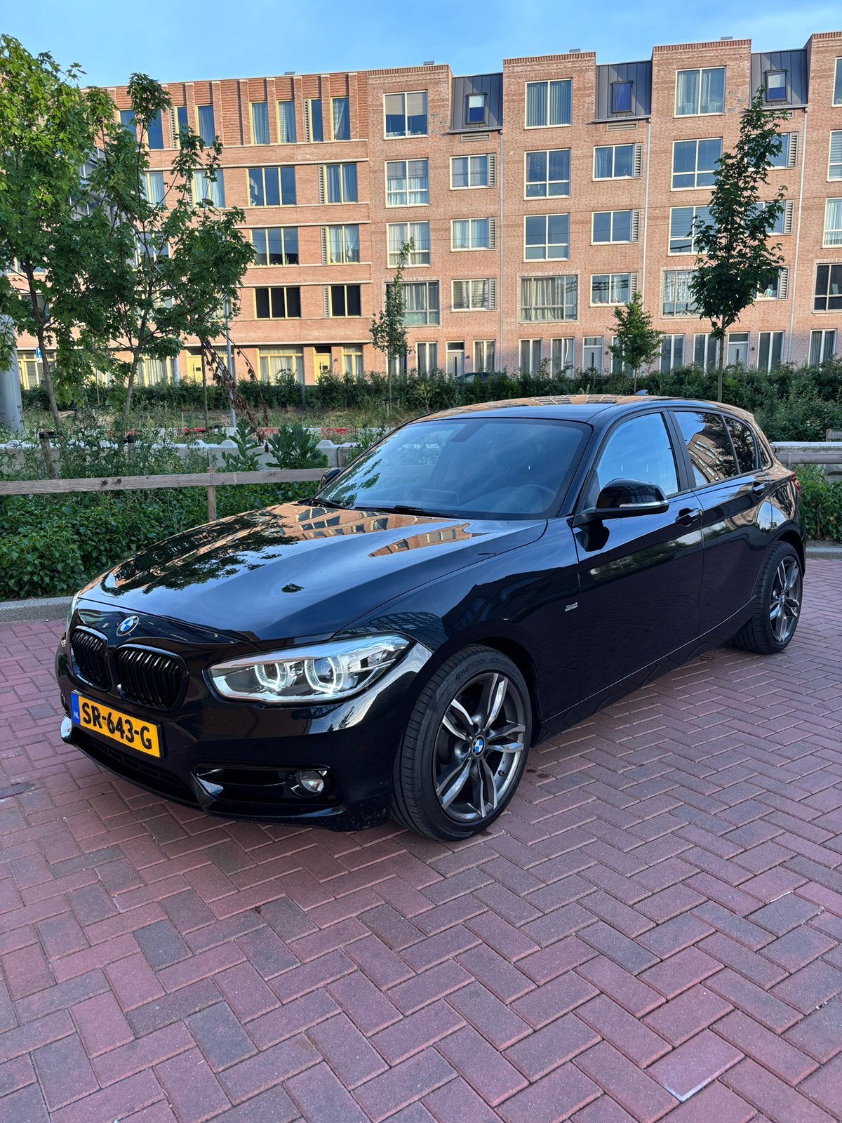 BMW 1 Serie F20  2.0 118D Facelift Automaat - Sport M, 1995 cc, Zwart, Origineel Nederlands, 26 km/l