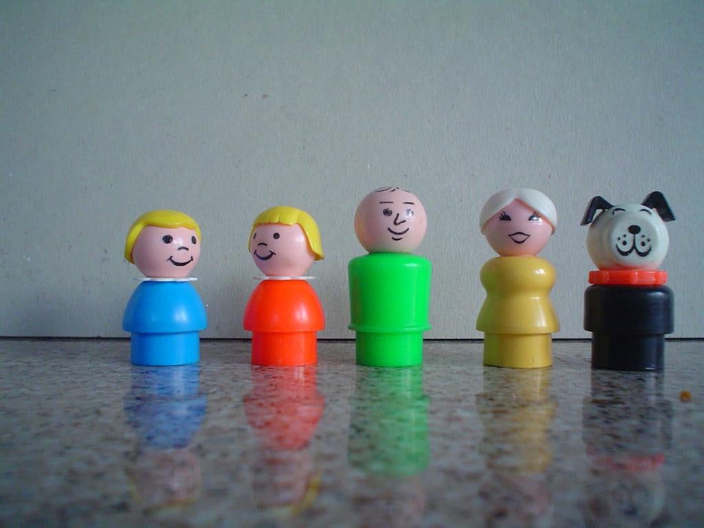 Vintage popjes: vader, moeder, kinderen, hondje., Ophalen of Verzenden, Zo goed als nieuw, Speelset