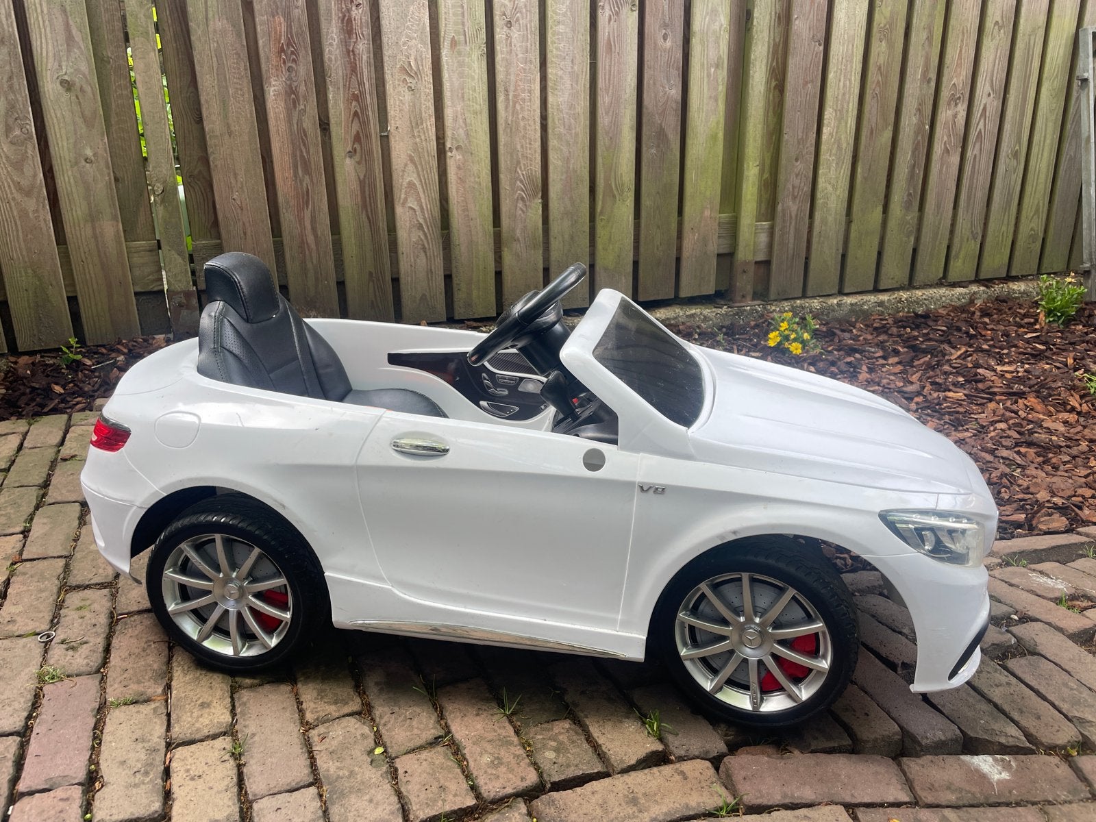Witte Mercedes-Benz kinderauto met afstandsbediening, Kinderen en Baby's, Speelgoed | Speelgoedvoertuigen, Ophalen of Verzenden