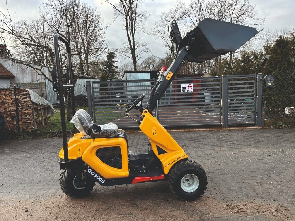 Laders GG300S kniklader compact lader 2 cilinder rato motor, Zakelijke goederen, Machines en Bouw | Kranen en Graafmachines, Ophalen