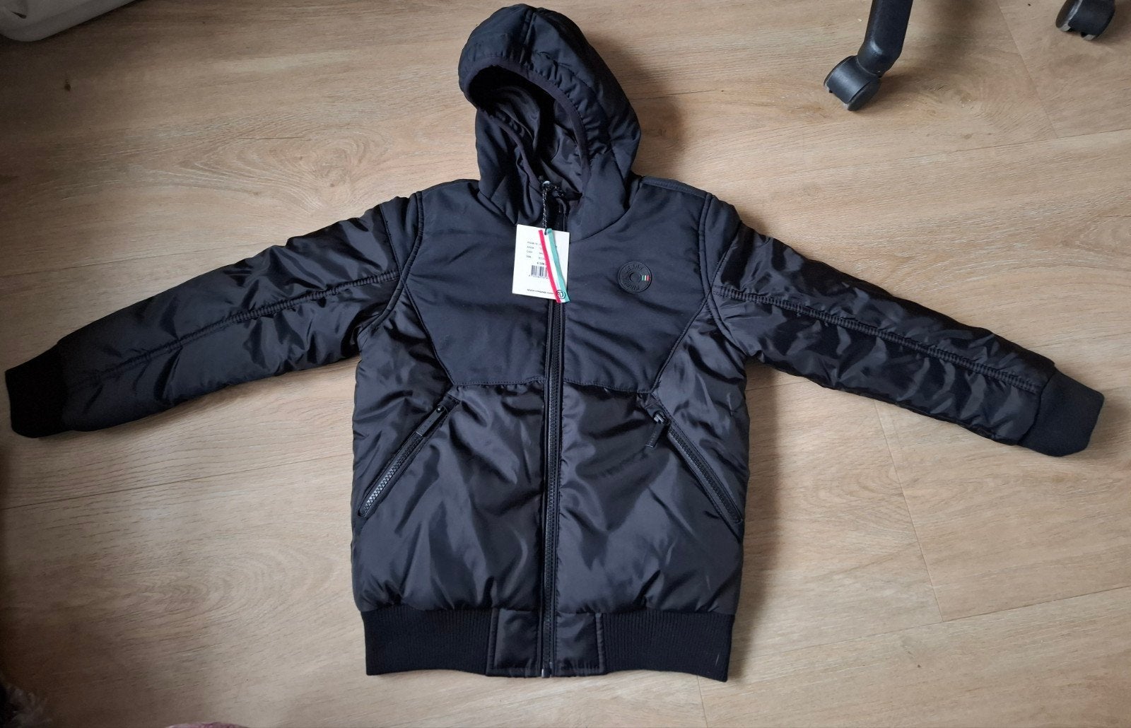 Nieuwe Vingino winterjas - Tiso Deep Black maat 128, Nieuw, Ophalen of Verzenden, Vingino, Jongen
