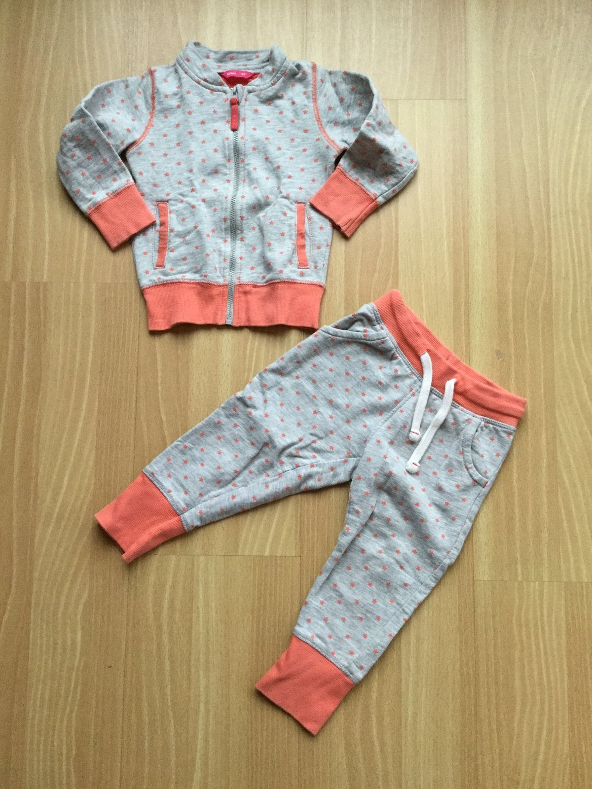 Leuk pakje meisje maat 86 hema zgan met oranje, Ophalen of Verzenden, Zo goed als nieuw, Meisje, Jurkje of Rokje