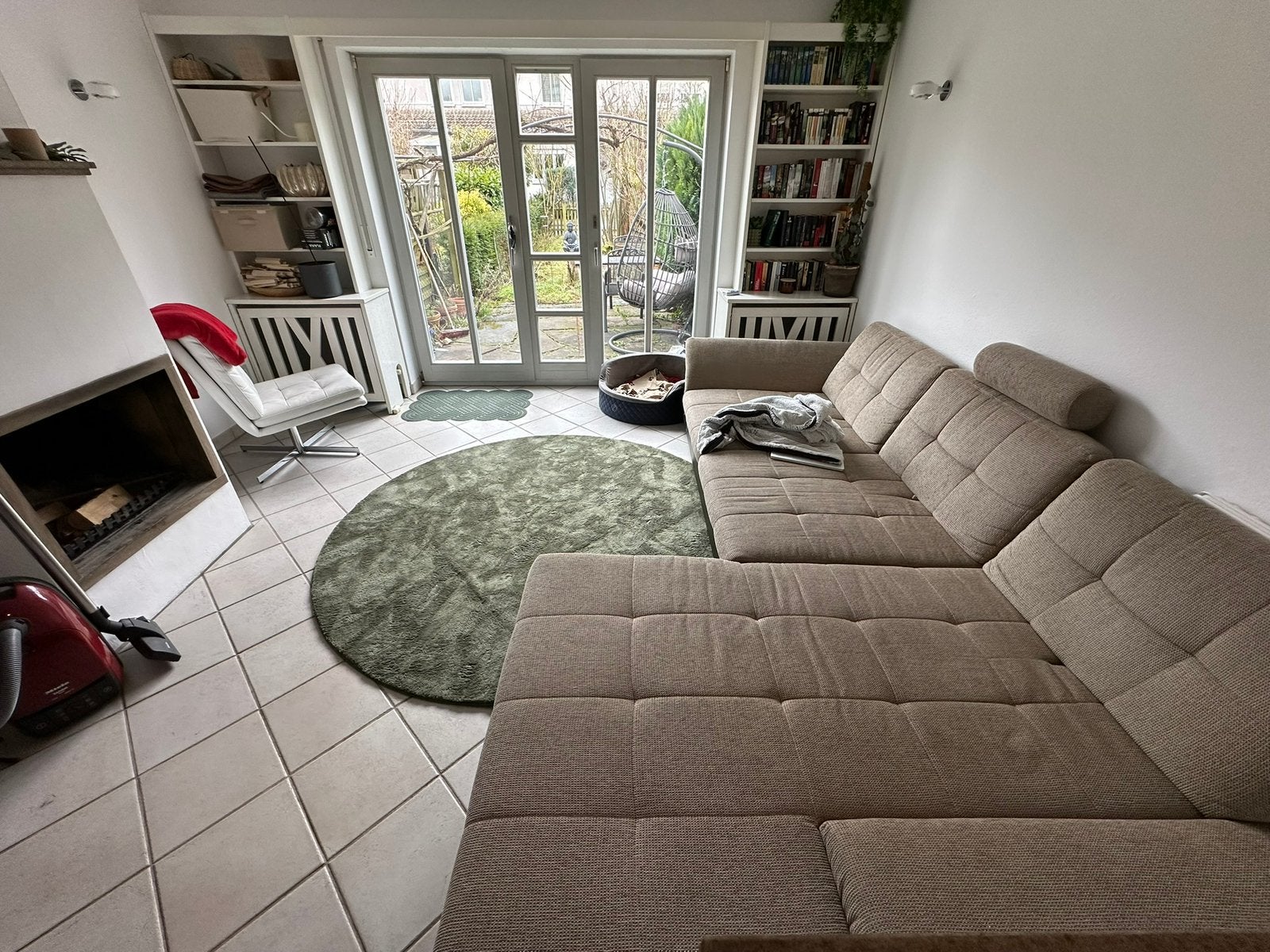 Spacious Corner Sofa with Adjustable Backrests & Bed, Ophalen, Gebruikt, Hoekbank, 300 cm of meer