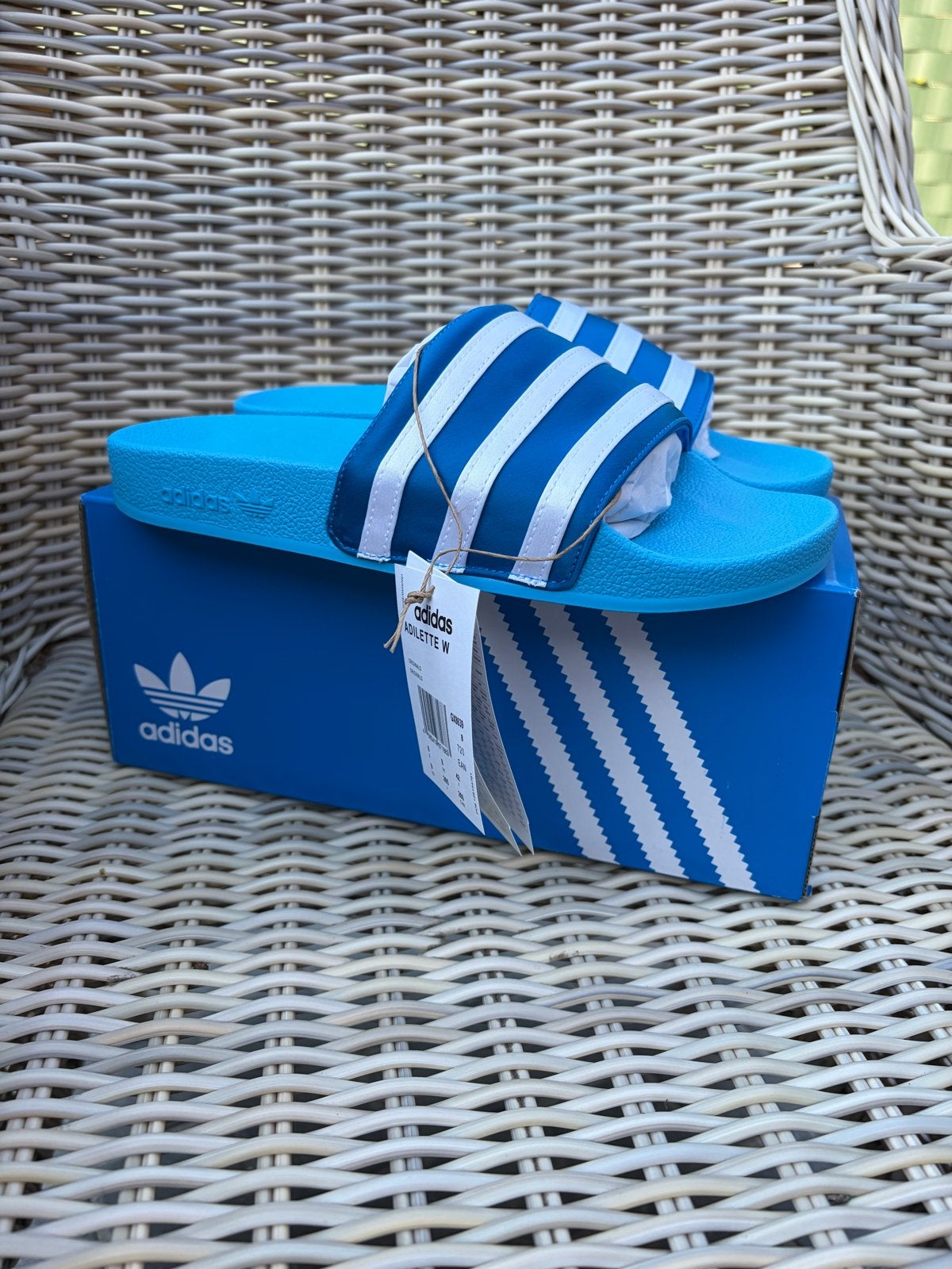 Adidas Adilette W slippers - Nieuw in doos 42, Ophalen of Verzenden, Nieuw, Blauw, Slippers