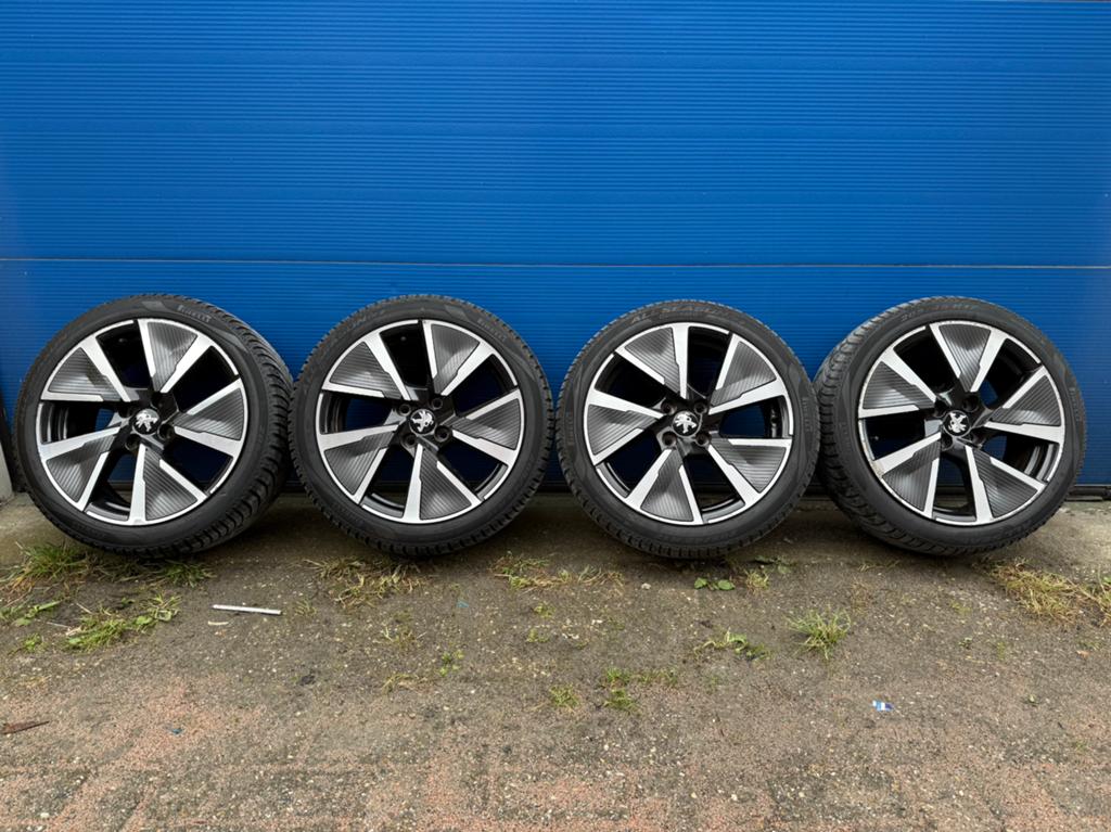 Originele Peugeot e-208 GT 17 inch velgen + Pirelli banden, Auto-onderdelen, Banden en Velgen, Ophalen, Gebruikt, Banden en Velgen
