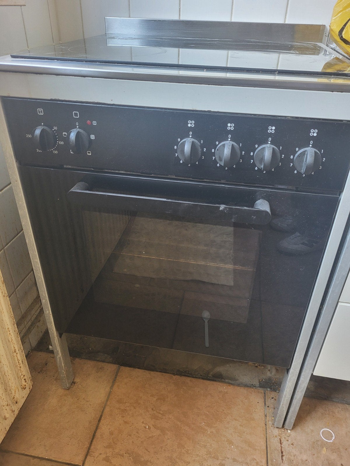 Vrijstaand elektrisch fornuis met keramische kookplaat, Ophalen, Gebruikt, 60 cm of meer, 4 kookzones