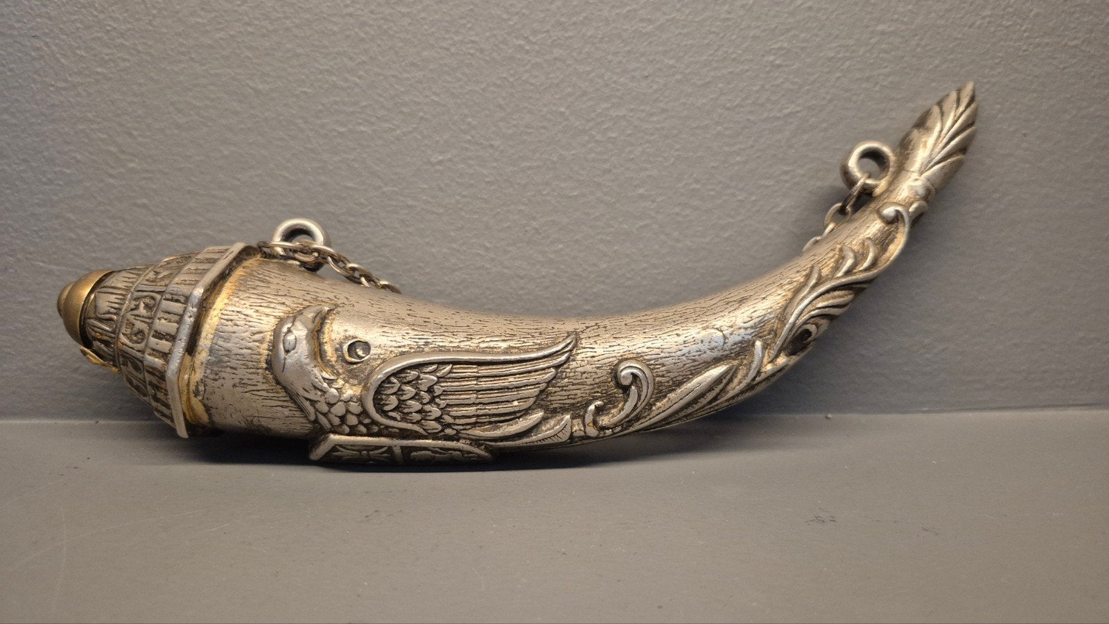 Antieke zilverkleurige kruitfles met ketting, 23 CM, Ophalen of Verzenden