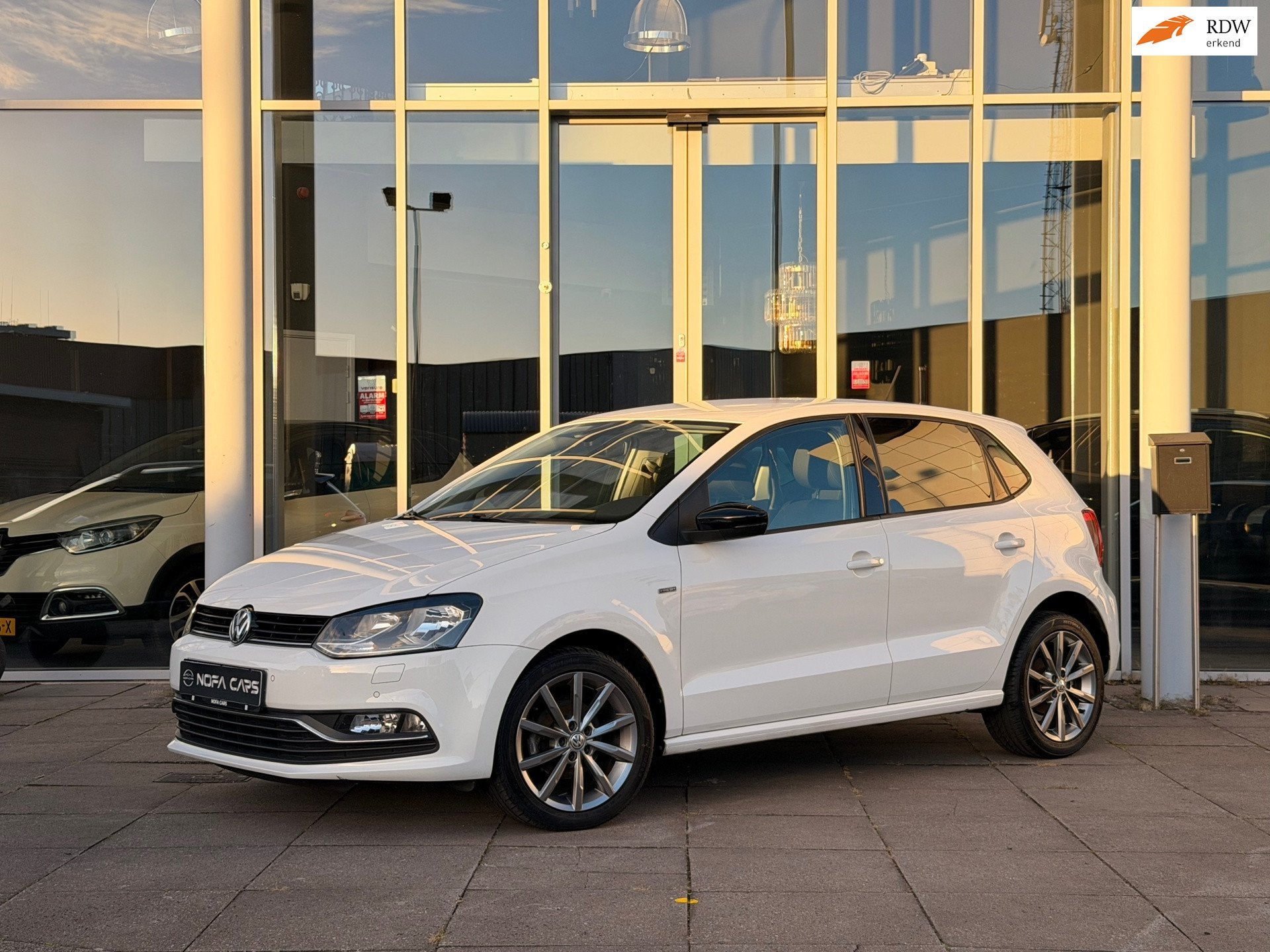 Volkswagen Polo 1.2 TSI Highline Edition|PDC|NAVI|Stoelverwa, Gebruikt, Huisgarantie, 1199 cc, Met garantie (alle)