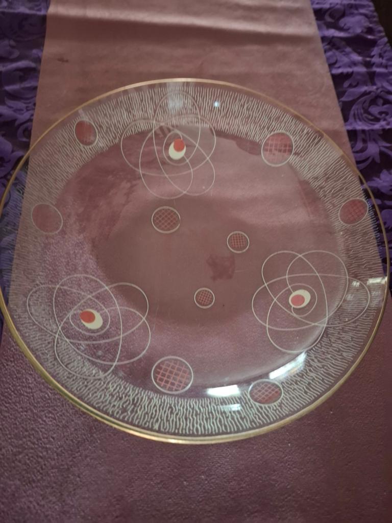 Vintage glazen schaal met atoommotief en gouden rand, Antiek en Kunst, Antiek | Schalen, Ophalen of Verzenden
