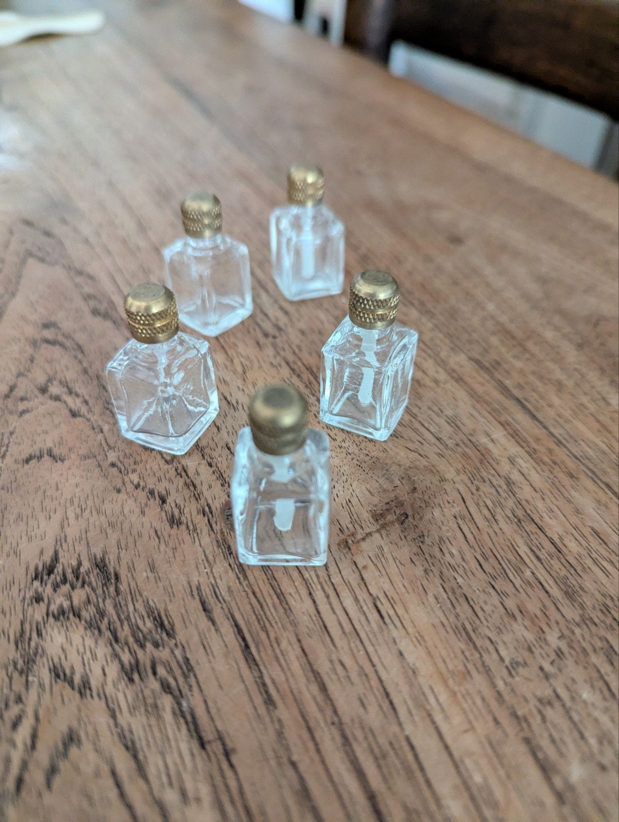 Set van 5 mini glazen flesjes met messing dopjes, Ophalen of Verzenden