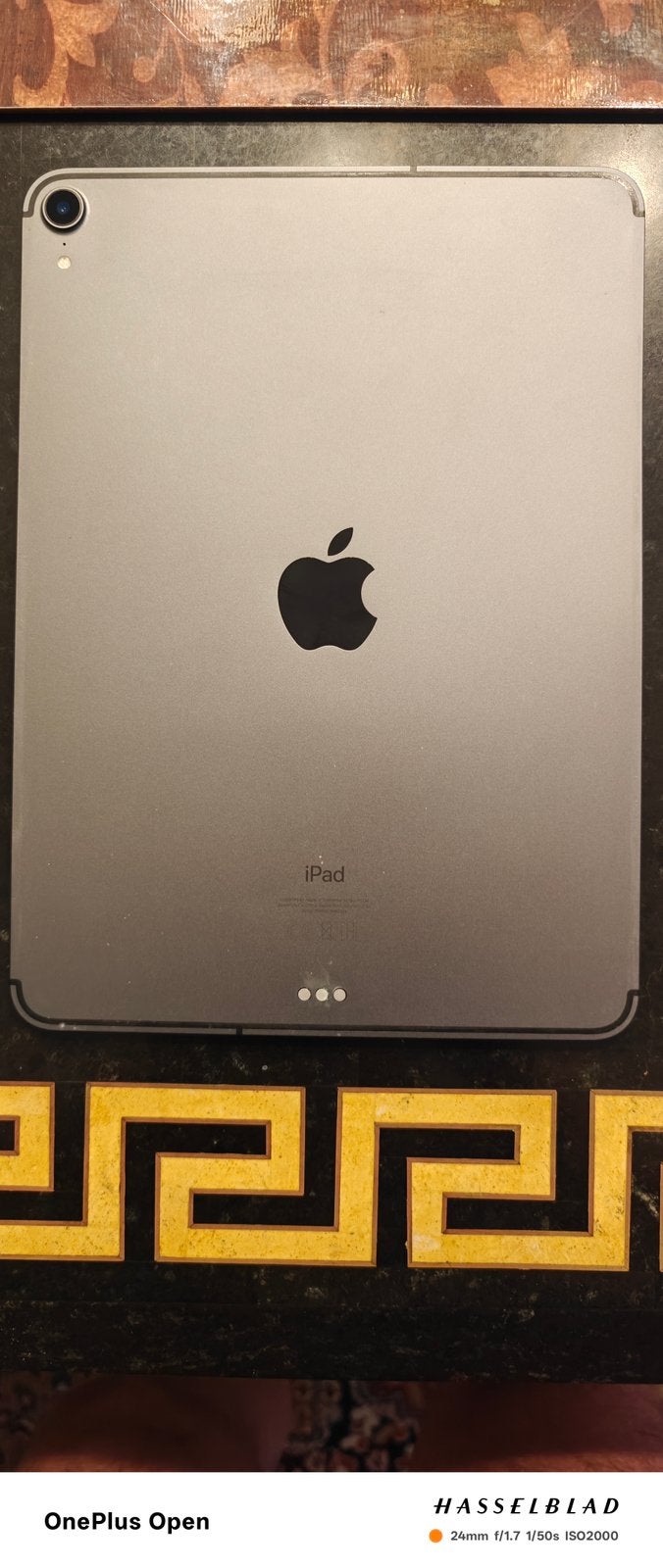 Foto 10 van iPad, Apple Watch en diverse armbanden