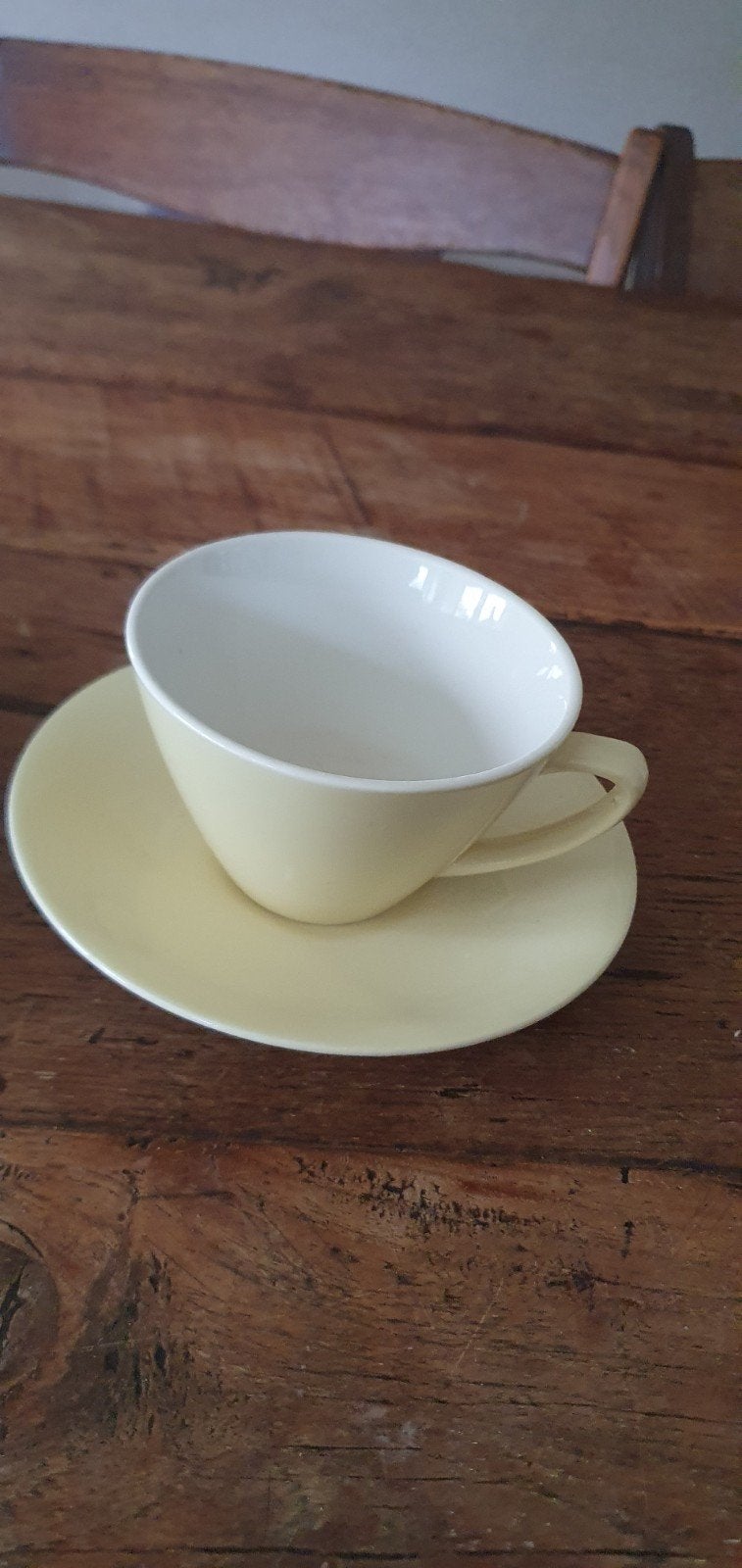 Vintage pastelgeel Boch jaren 50-60 kop en schotel, Ophalen of Verzenden